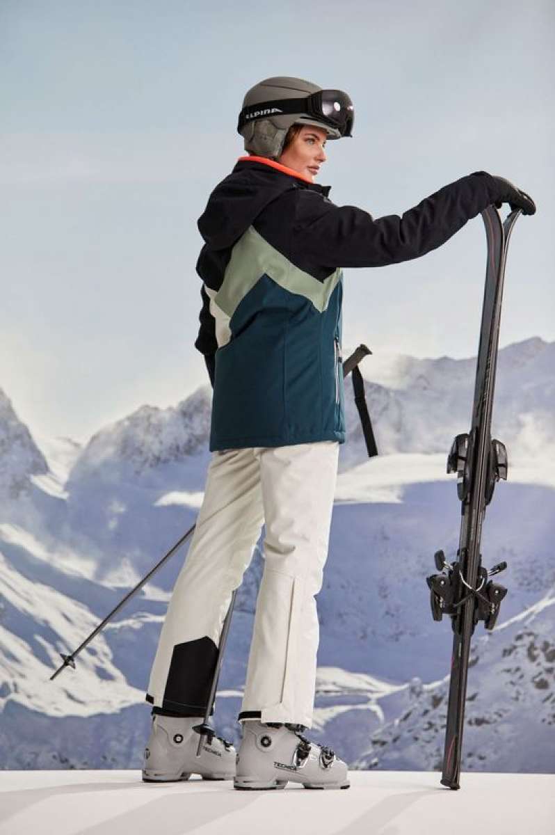 Killtec Ladies KSW 83 Peak Insulated Jacket 2024 - Image 2